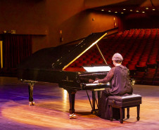 Novo piano marca aporte histórico no Teatro Guaíra e inaugura temporada da OSP