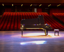 Novo piano marca aporte histórico no Teatro Guaíra e inaugura temporada da OSP