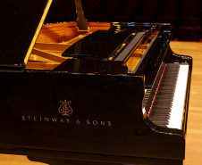 Novo piano marca aporte histórico no Teatro Guaíra e inaugura temporada da OSP