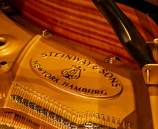 Novo piano marca aporte histórico no Teatro Guaíra e inaugura temporada da OSP