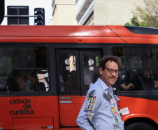 Abertura da exposição “Vitrine Panfletária”, do artista Elilson, propõe novo olhar sobre os arquivos urbanos