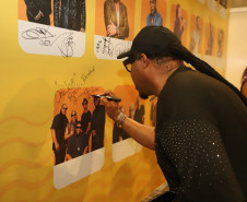 Reggae, praia e conexão: Inner Circle embala 153 mil pessoas em Matinhos