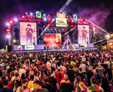 Clássicos do sertanejo no Verão Maior, Teodoro & Sampaio e Gian & Giovani agitam Pontal do Paraná