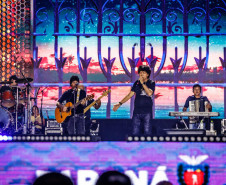 Clássicos do sertanejo no Verão Maior, Teodoro & Sampaio e Gian & Giovani agitam Pontal do Paraná