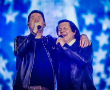 Clássicos do sertanejo no Verão Maior, Teodoro & Sampaio e Gian & Giovani agitam Pontal do Paraná