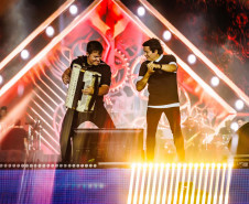 Clássicos do sertanejo no Verão Maior, Teodoro & Sampaio e Gian & Giovani agitam Pontal do Paraná