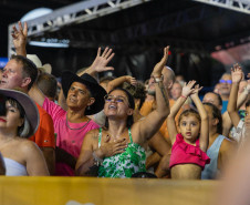 Clássicos do sertanejo no Verão Maior, Teodoro & Sampaio e Gian & Giovani agitam Pontal do Paraná