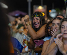 Clássicos do sertanejo no Verão Maior, Teodoro & Sampaio e Gian & Giovani agitam Pontal do Paraná