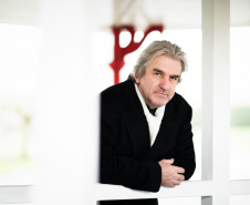 Orquestra Sinfônica estreia novo piano Steinway & Sons com o irlandês Barry Douglas