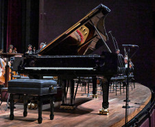 Orquestra Sinfônica do Paraná abre temporada 2026 com novo piano e solista internacional