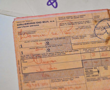 Família de Paulo Leminski recebe textos do autor que ficaram esquecidos em avião