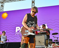 Ilha do Mel tem noite especial do Verão Maior e conquista artistas