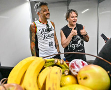 Ilha do Mel tem noite especial do Verão Maior e conquista artistas