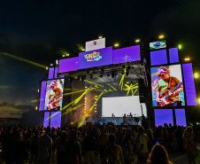 Ilha do Mel tem noite especial do Verão Maior e conquista artistas