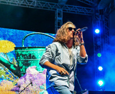 Ilha do Mel tem noite especial do Verão Maior e conquista artistas