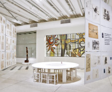 Em visitas guiadas, visitante pode conhecer arquitetura e exposição do acervo do MON