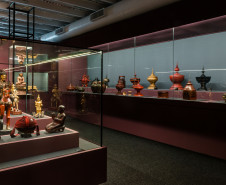 Em visitas guiadas, visitante pode conhecer arquitetura e exposição do acervo do MON