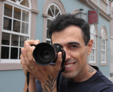 Cursos de arte da Academia Alfredo Andersen reúnem amadores e especialistas