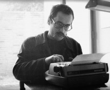 Escritos de Paulo Leminski encontrados serão entregues à família em cerimônia na BPP