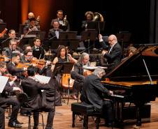 Orquestra Sinfônica e Balé Teatro Guaíra abrem inscrições para músicos e bailarinos