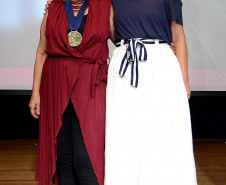 Alice Ruiz recebe homenagens de diversos artistas da cena cultural na Biblioteca Pública