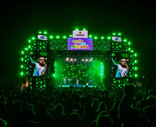 Ilha do Mel tem noite especial do Verão Maior e conquista artistas