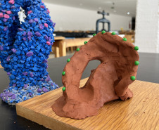 Museu Oscar Niemeyer promove oficina de modelagem em argila em abril