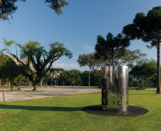 MON inaugura obra nova na área externa e promove "caça às artes" com prêmios no sábado