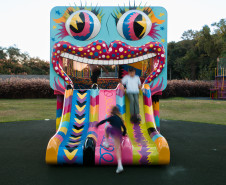 MON inaugura obra nova na área externa e promove "caça às artes" com prêmios no sábado