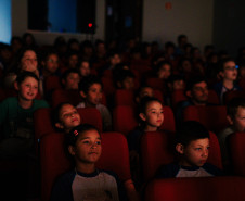 Programa Crianças no Teatro volta a circular e leva cultura de graça a cidades do Paraná