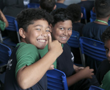 Arte para todos: Escola de Dança Teatro Guaíra se apresenta em escola de Curitiba