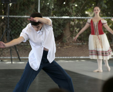 Arte para todos: Escola de Dança Teatro Guaíra se apresenta em escola de Curitiba