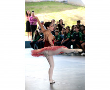 Arte para todos: Escola de Dança Teatro Guaíra se apresenta em escola de Curitiba