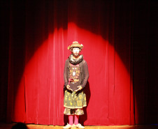 G2 Cia de Dança lota teatro e levanta a plateia em Francisco Beltrão, no Sudoeste