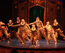 G2 Cia de Dança lota teatro e levanta a plateia em Francisco Beltrão, no Sudoeste