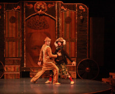 G2 Cia de Dança lota teatro e levanta a plateia em Francisco Beltrão, no Sudoeste