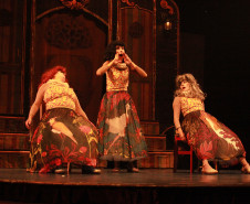 G2 Cia de Dança lota teatro e levanta a plateia em Francisco Beltrão, no Sudoeste