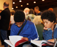 40 anos: mais de 500 pessoas prestigiam lançamento do livro sobre a Orquestra Sinfônica do Paraná