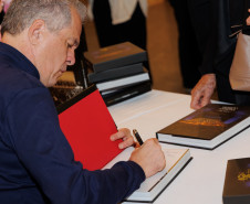 40 anos: mais de 500 pessoas prestigiam lançamento do livro sobre a Orquestra Sinfônica do Paraná