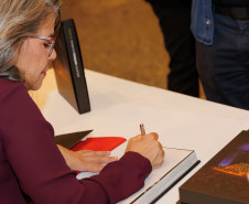 40 anos: mais de 500 pessoas prestigiam lançamento do livro sobre a Orquestra Sinfônica do Paraná