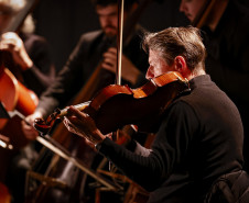 Orquestra Sinfônica do Paraná encanta crianças em concerto didático em Araucária