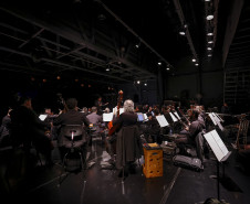Orquestra Sinfônica do Paraná encanta crianças em concerto didático em Araucária
