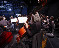 Orquestra Sinfônica do Paraná encanta crianças em concerto didático em Araucária