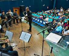 Estado amplia incentivo à musicalização com entrega de instrumentos em Campo Mourão