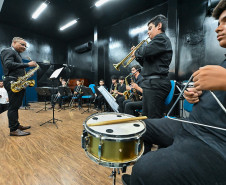 Estado amplia incentivo à musicalização com entrega de instrumentos em Campo Mourão