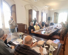 Academia Paranaense de Letras recebe livro sobre os 40 anos da Orquestra Sinfônica