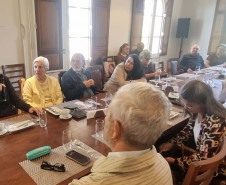 Academia Paranaense de Letras recebe livro sobre os 40 anos da Orquestra Sinfônica
