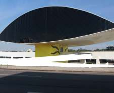 Exposição “Teia à Toa”, do artista Barrão, entra na reta final no MON