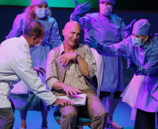 G2 do Teatro Guaíra encerra temporada de “Gregor” com lotação máxima