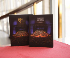 Academia Paranaense de Letras recebe livro sobre os 40 anos da Orquestra Sinfônica